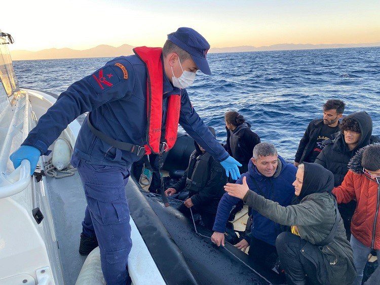 İzmir’in Menderes açıklarında, Yunanistan unsurları tarafından …