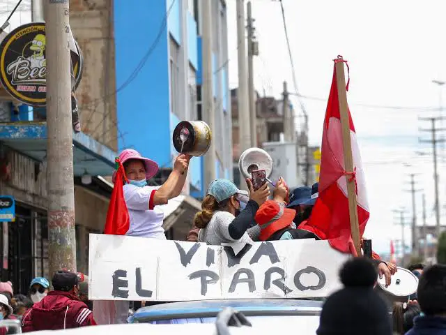 Perú: masiva marcha a Lima y paro nacional ponen contra las cuerdas a Dina Boluarte