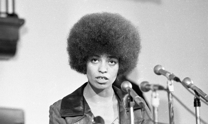 Angela Davis se tornou mundialmente famosa …