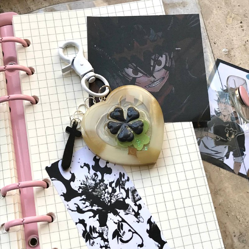 Black clover shaker