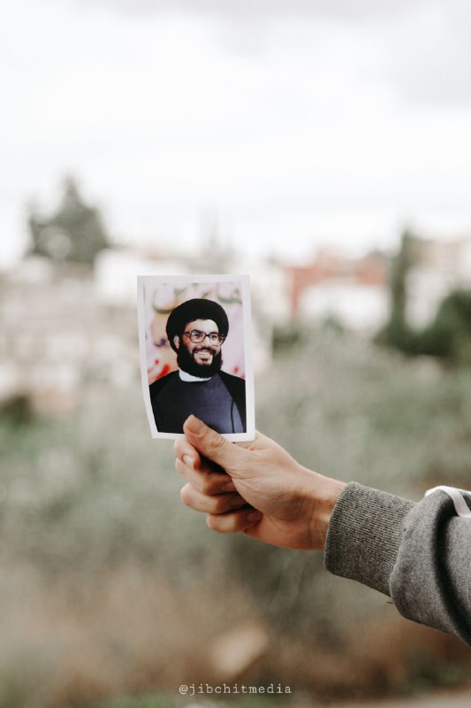 يا آخر النبوءاتِ وتاليَ النصرِ