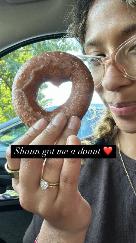 "Shaun me deu um donut ***❤️***"