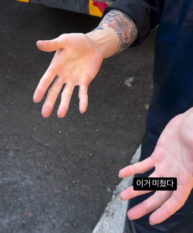 Jungkook’s pretty hands and tattoos