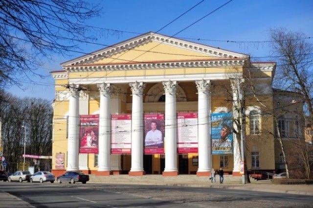 Капитальный ремонт крыши Драмтеатра в Калининграде …