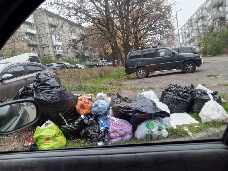 **Меня глубоко беспокоит ситуация с жильцами …