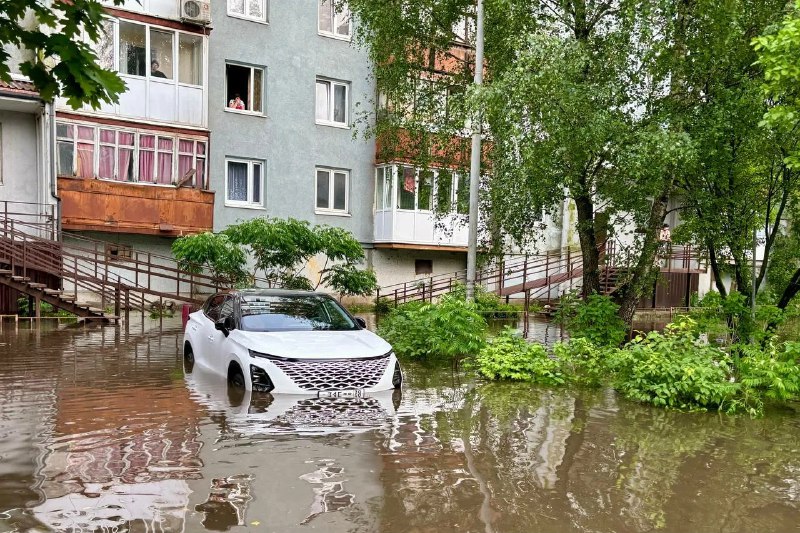 Горожане, чьи машины пострадали во время …