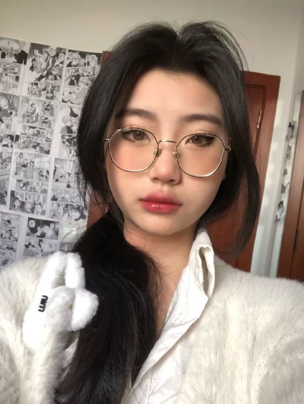 爱跳舞的反差眼镜娘和男友自拍流出，娇喘连连，自动打桩机