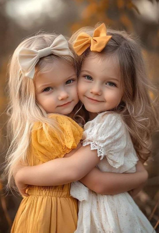 ‏قد يحبك أحدهم بكل تفاصيلك .