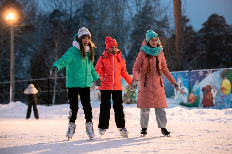 ***⛸*** **Первый морозец — пора доставать …