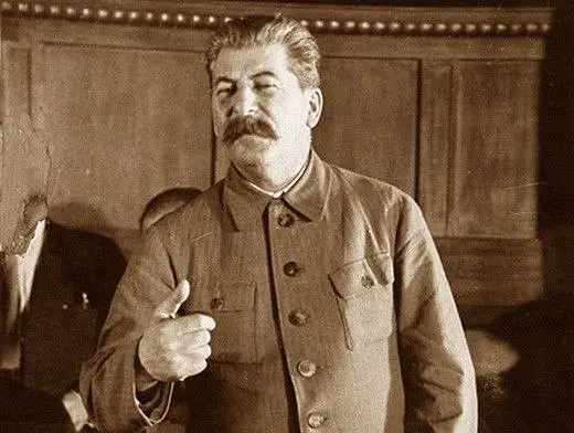 Подарил однажды Сталин профессору Папанину огромную …