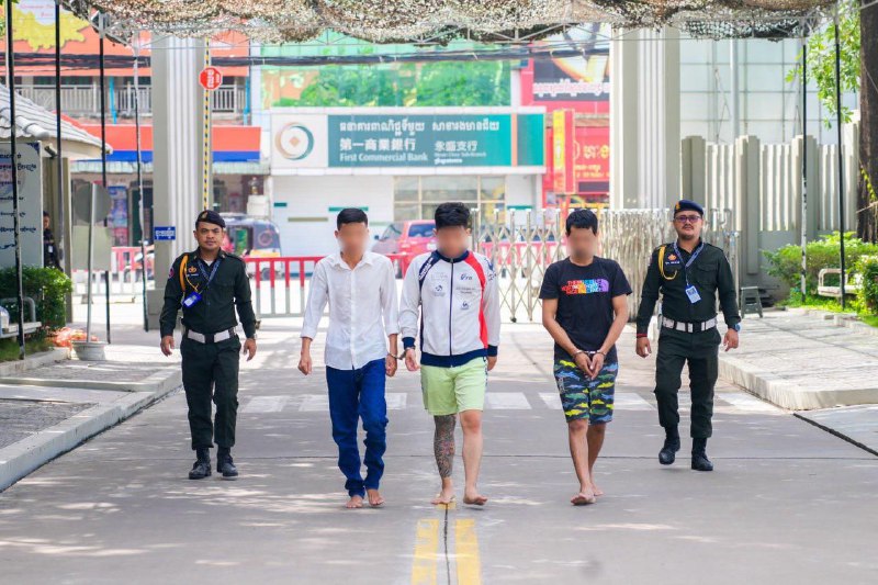 អាវុធហត្ថ​រាជធានី​ភ្នំពេញ ឃាត់ខ្លួន​ជនសង្ស័យ​០៣​នាក់ បញ្ជូន​ទៅ​តុលាការ​ ពាក់ព័ន្ធ​​គ្រឿងញៀ.ន