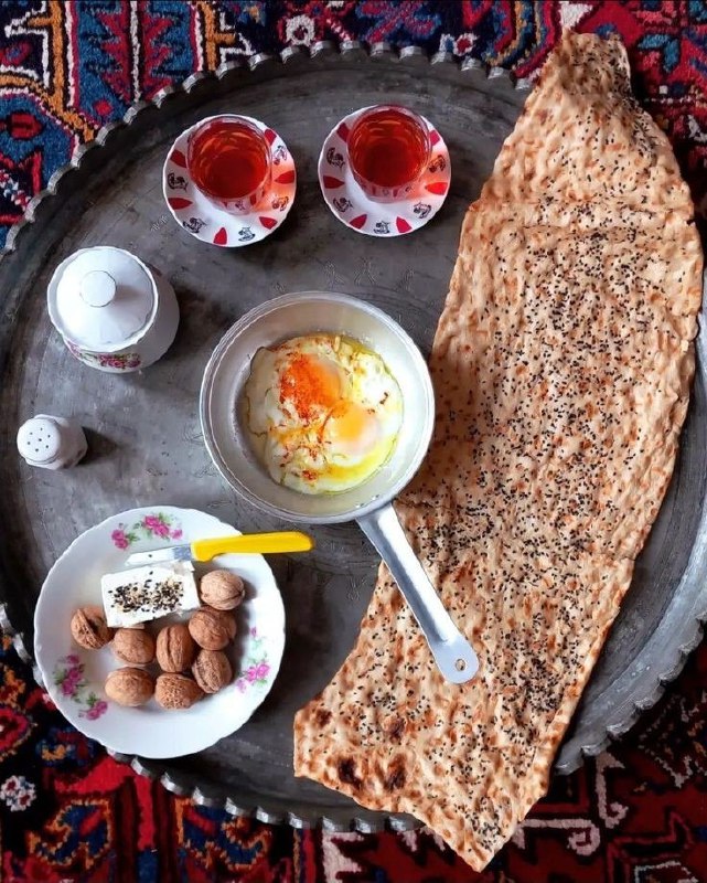 خورشید هر روز صبح بخاطر زنده …