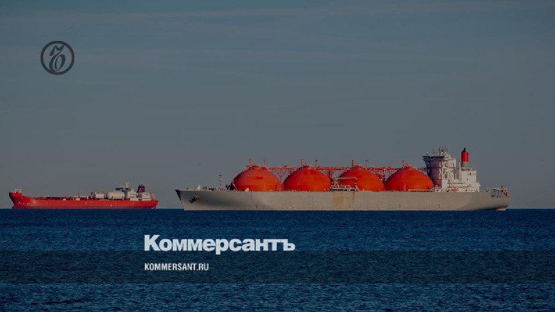 **Газомоторное топливо льется через край // …