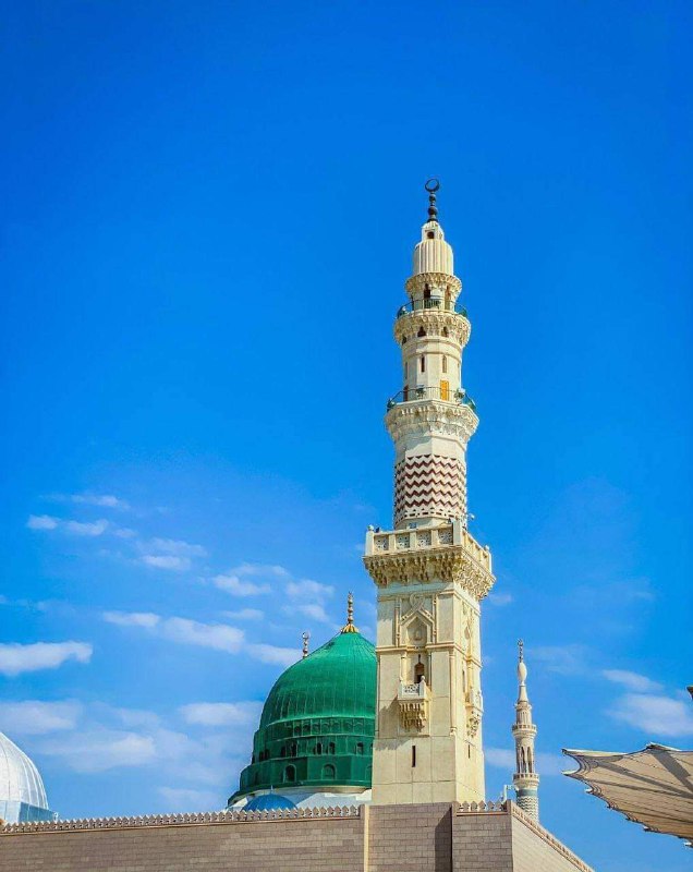 لَا حَبيبَ إلَّا هُوَ وَأهلهُ.