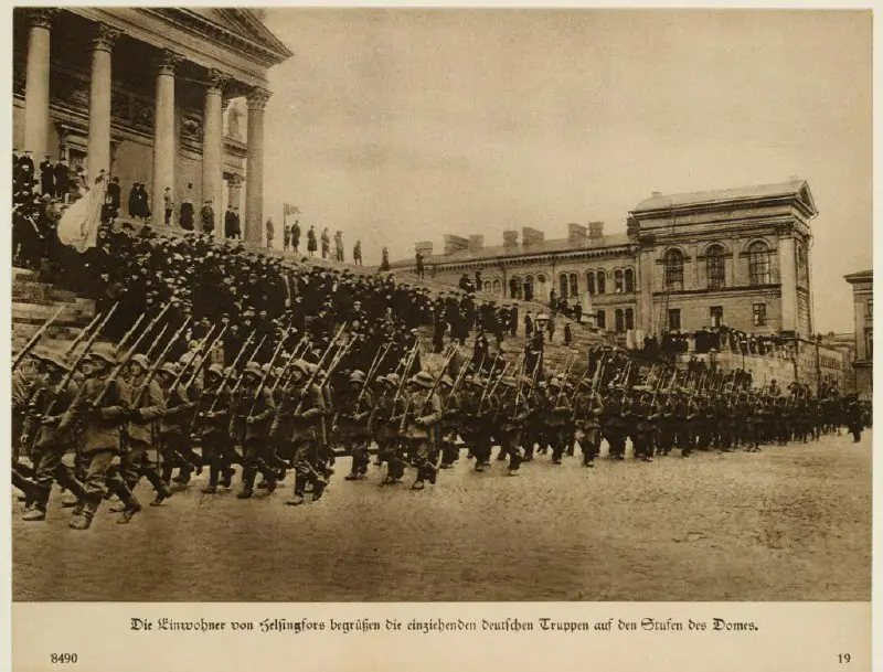 Tuntematon, n. 1918: saksalaisia joukkoja Senaatintorilla …