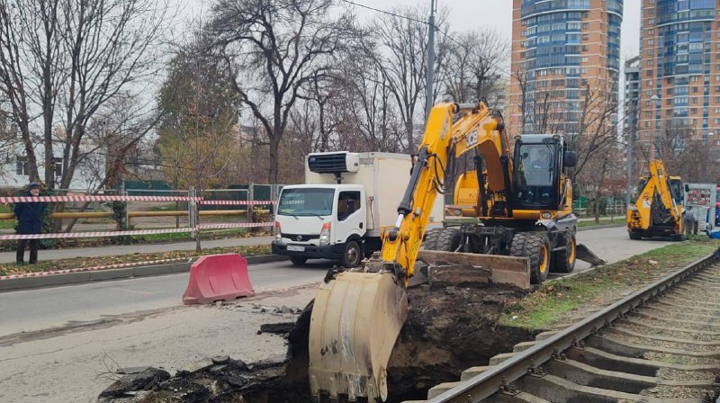 Специалисты «Краснодар Водоканала» ликвидируют новый провал …