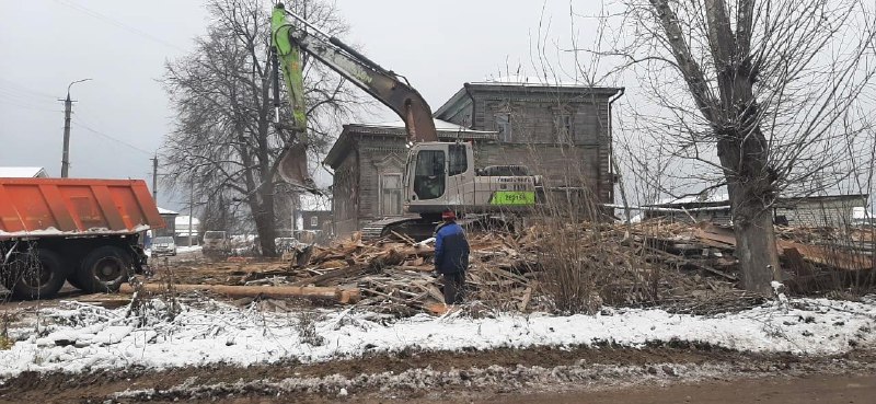 В Козьмодемьянске идёт снос деревянных аварийных …