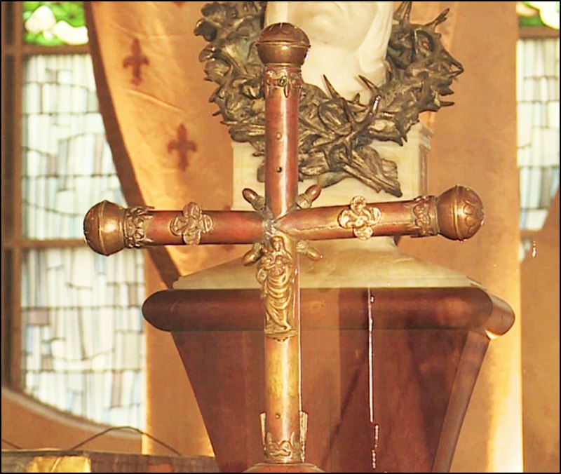 Sainte Jeanne d’Arc et la Croix …
