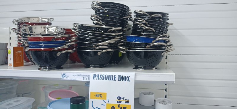 Une armée de passoires inox chez …