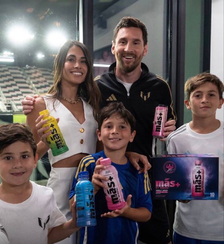 **La famille Messi avec la nouvelle …