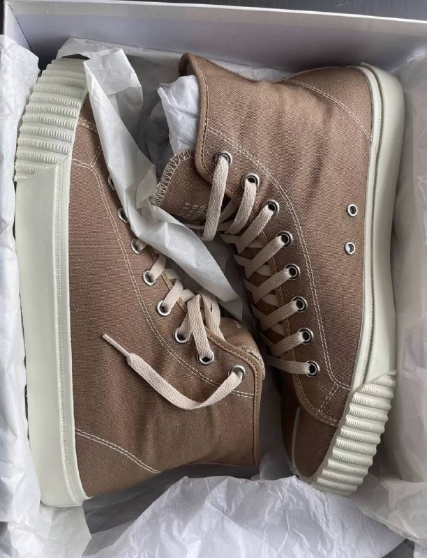 **Maison Margiela tabi sneakers**