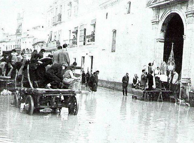 Sevilha, Espanha, 1947: apesar da enchente …