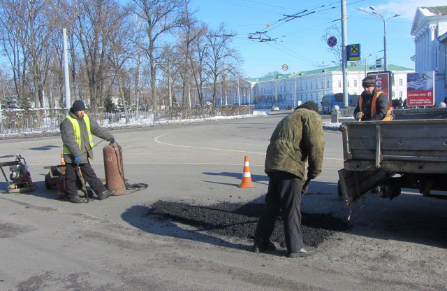 *****🚜***На вулицях Охтирський Шлях, Небесної Сотні …