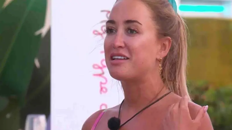 Love Island fans desperate to know meaning behind Georgia Harrison’s secret sign