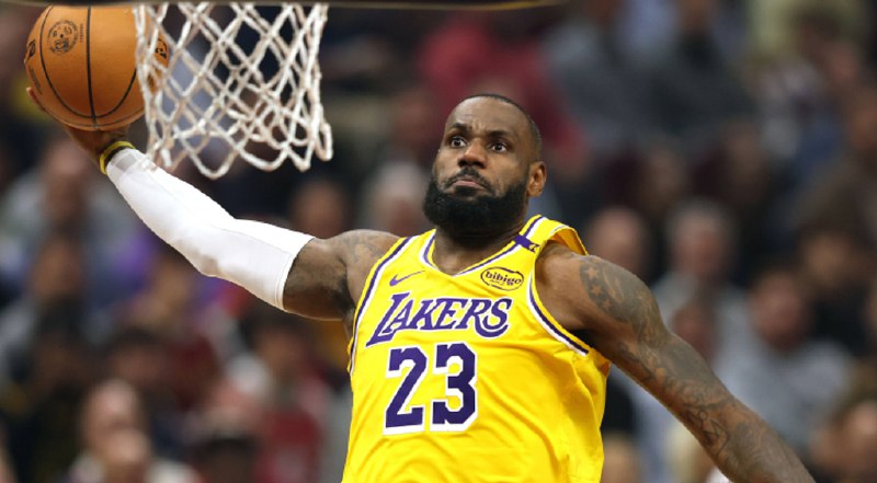 Oggi LeBron James compie 40 anni, …