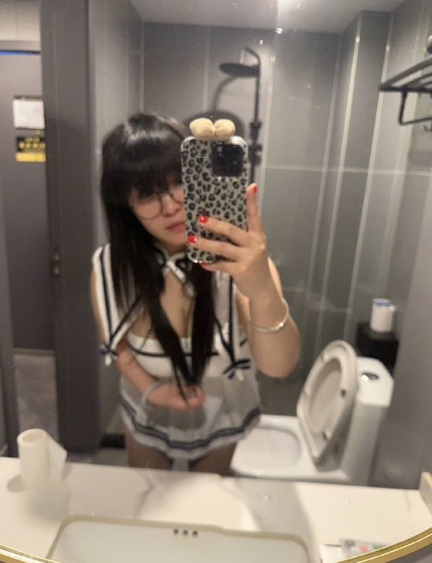 要休息几天.家里当宅女生活 有没有宝宝有什么恐怖电影推荐呢！ 有没有比较好一点小说和动漫嘻嘻嘻嘻***?***！