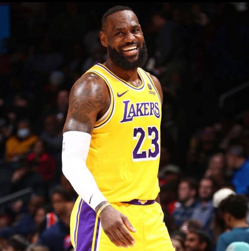 LeBron officially signs for 2 years/$101 …