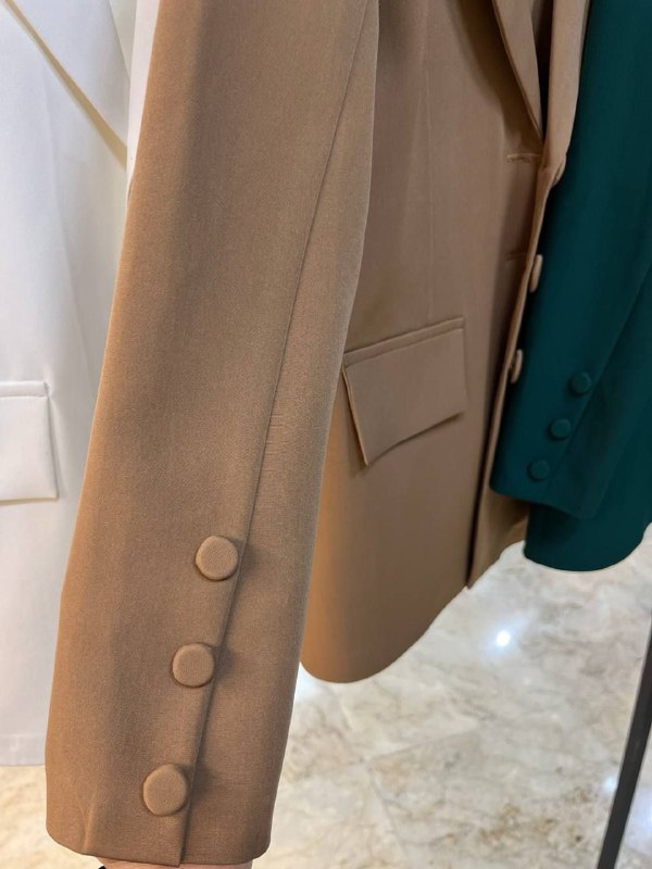 نمای نزدیک کت شلوار کیفیت معلومه …