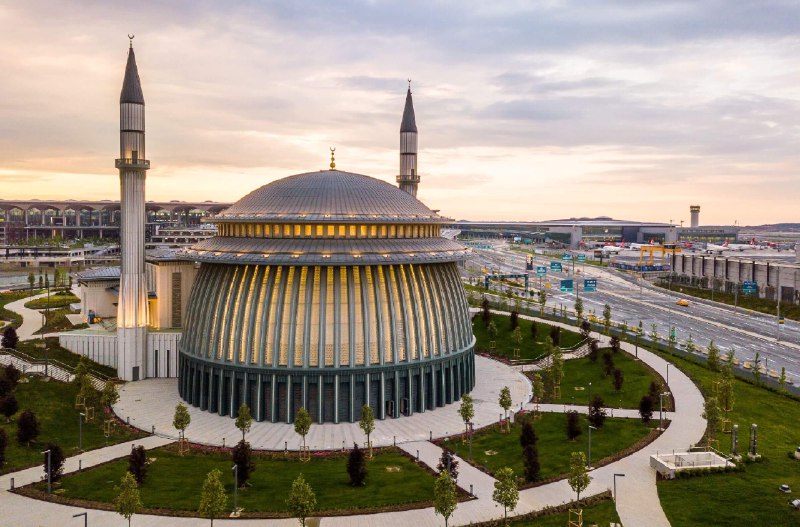 İstanbul Havalimanı'ndaki Camiye Girişin Ücretli Olduğu …