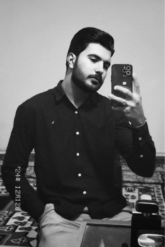 "يرى الأنسان نفسهُ عجوزًا حينما ينظرُ …