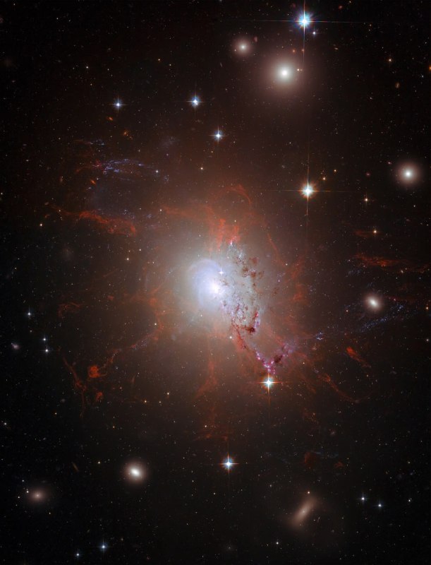 NGC 1275 - звездонаселенная область с …