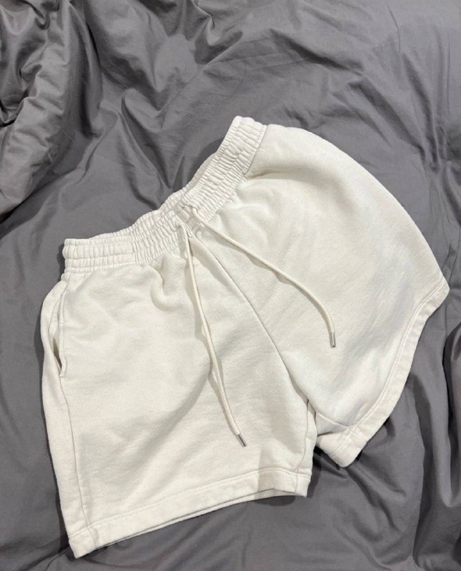 uniqlo cream sweatshorts