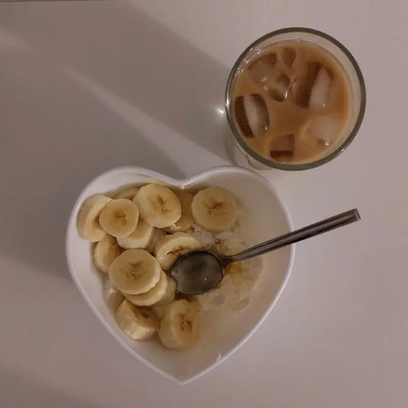 завтрак 276 калорий: творог+банан+мёд и кофе …