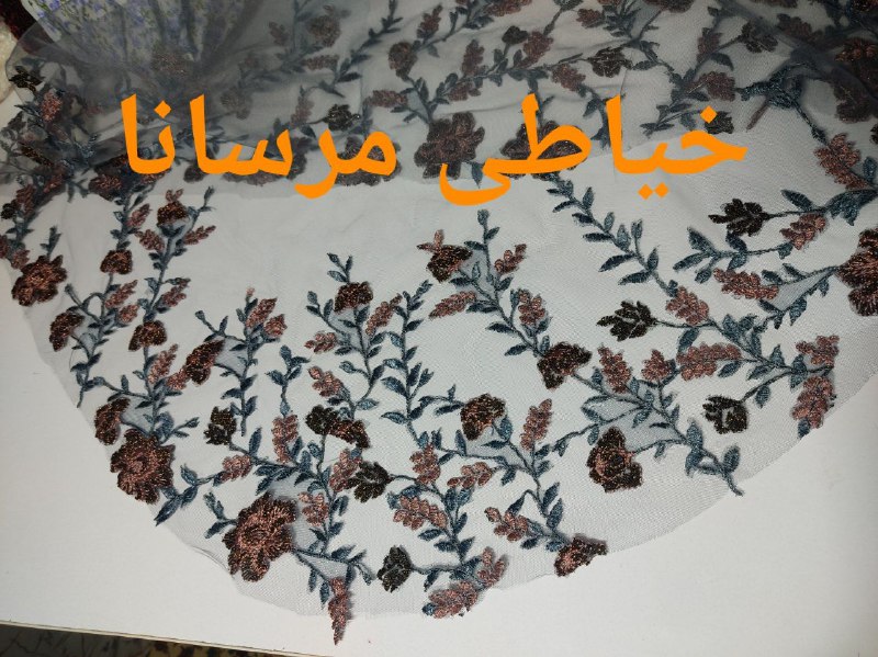 دیزاین دسمال مربوط به این لباس