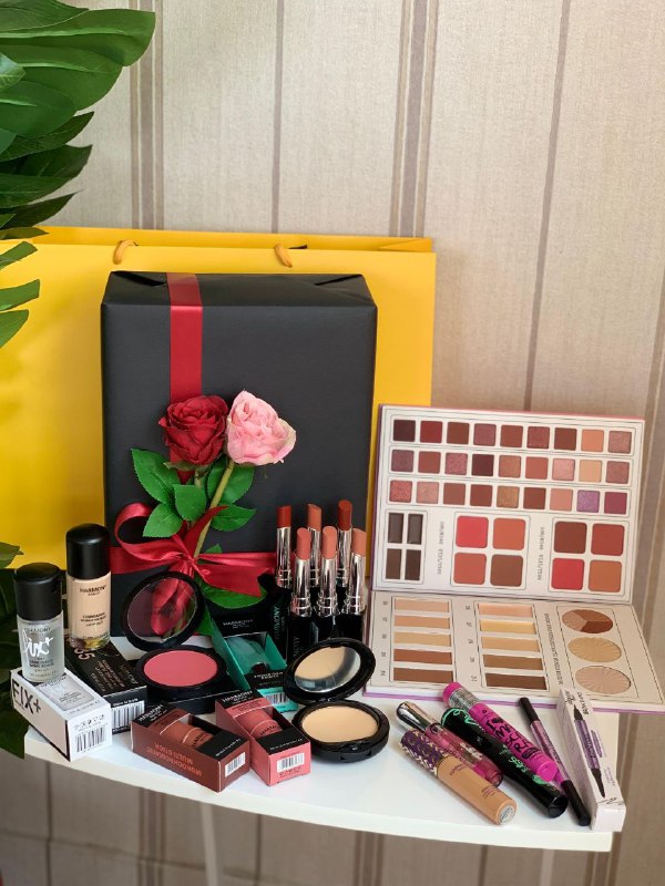 ***💄***متجر اناقة أنثى لأطقم المكياج***💄***