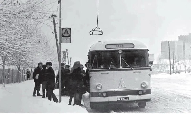 **Вот такие автобусы в 60-е возили …