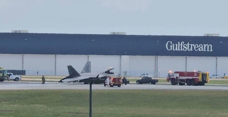 Американцы, вчера, разбили очередной F-22 на …