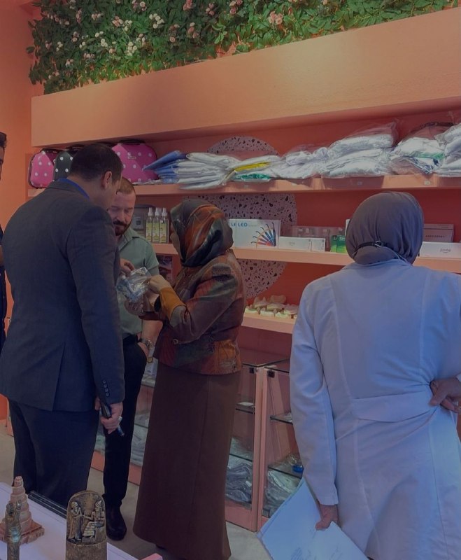 مينايا ستور