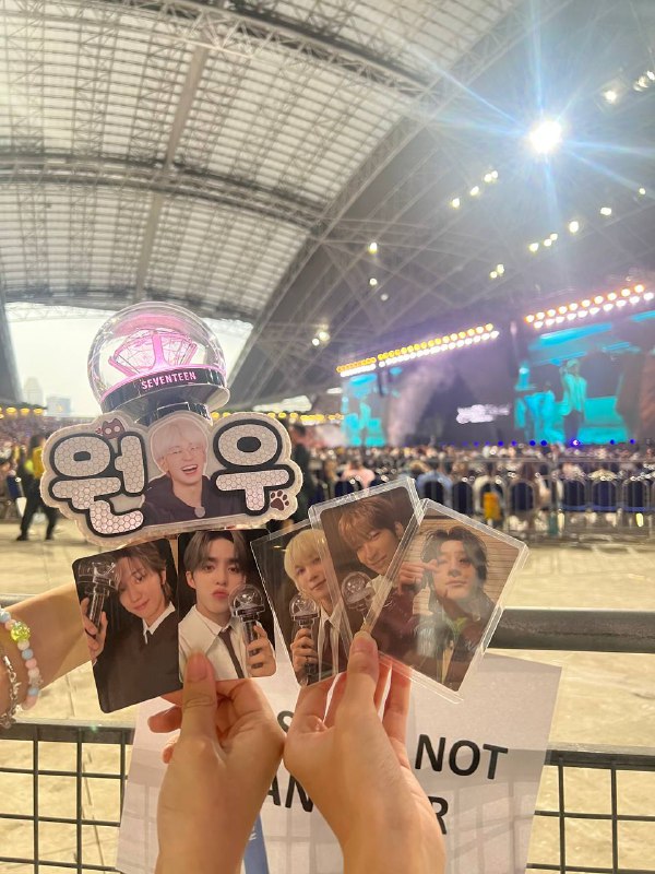 enjoy the concert everyone~~ give ur …