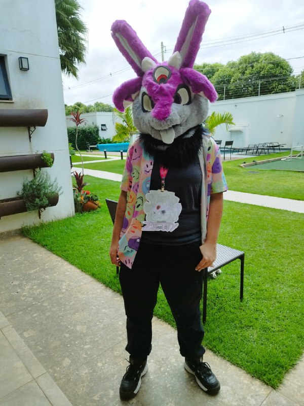 [Aceitando ofertas nessa fursuit]