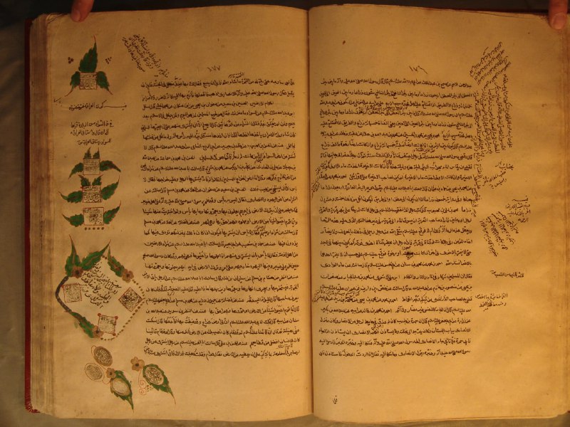 استخدام الأختام في تزيين المخطوطة