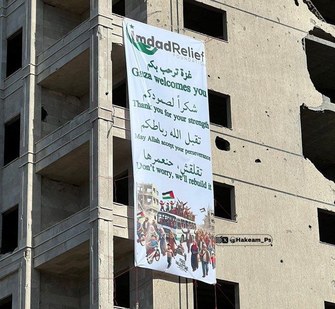 **"تقلقش حنعمرها".. لافتة على أحد المباني …