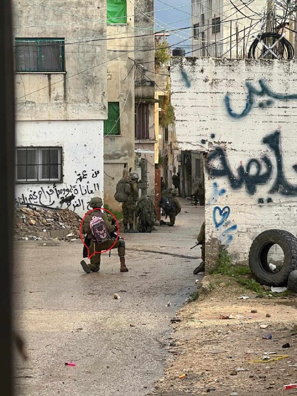 متداول - أحد جنود الاحتلال يسرق …