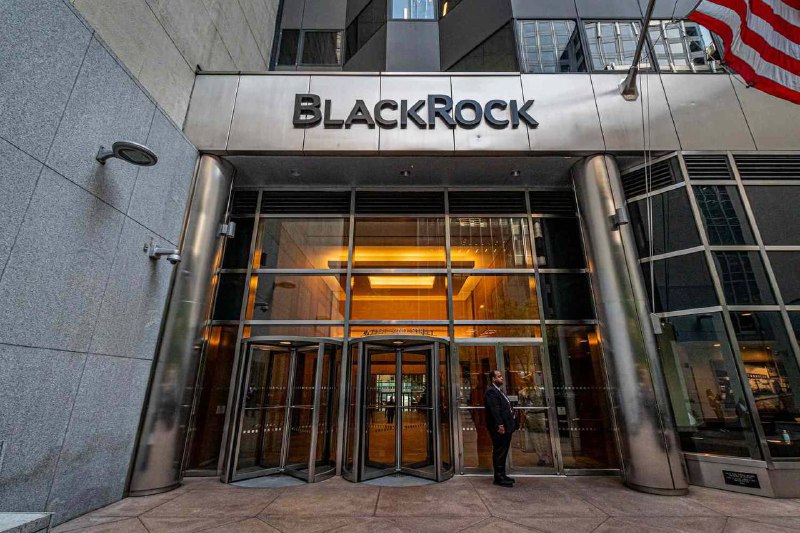 **Под управлением BlackRock находится сумма в …