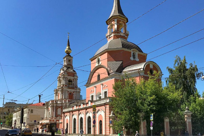 **В Москве на Новой Басманной улице, …