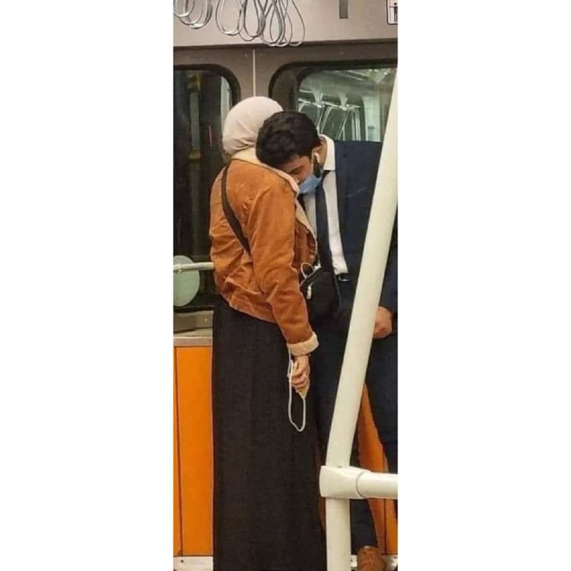 مثل عکس رخ مهتاب که افتاده …